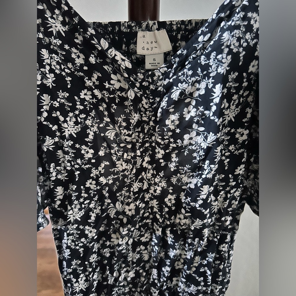 a new day Black and White Floral Flutter-Sleeve Maxi Dress with Back Cut Out - Picture 2 of 6